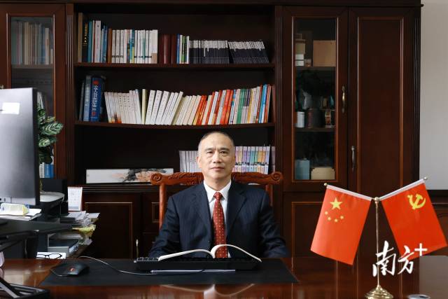 bwin必赢唯一官方网站校长蒋新华。